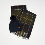 Dámská dárková sada čepice a šály Barbour Dover Beanie & Hailes Scarf Gift Set — Classic Tartan – Hledejceny.cz