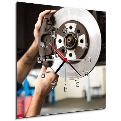 Obraz s hodinami 1D - 50 x 50 cm - Focused mechanic adjusting the wheel Zaměřený mechanik nastaví kolo – Zboží Mobilmania