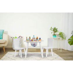 Ecotoys kulatý dřevěný stůl se dvěma židličkami bílý