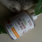 WoodenSpoon Dětský sprchový gel a šampon na vlasy 2v1 Cotton Kiss 300 ml – Sleviste.cz