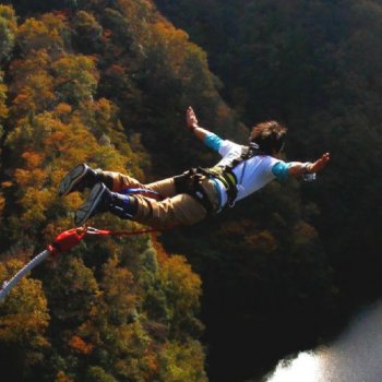 Bungee jumping z nejvyššího mostu ČR