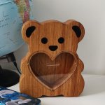 DarujTo.cz Dřevěná pokladnička pro děti medvídek se srdíčkem – Sleviste.cz