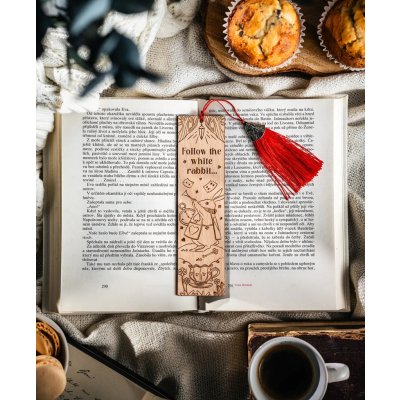 Dřevěná záložka: Alenka v říši divů - králík - buk – Hledejceny.cz