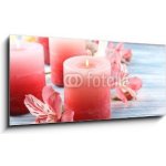 Obraz 1D - 120 x 50 cm - Beautiful candles with flowers on wooden background Krásné svíčky s květinami na dřevěné pozadí – Zboží Mobilmania