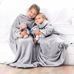 DecoKing Dětská deka s rukávy Lazy šedá – Sleviste.cz