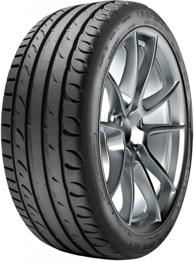 Taurus UHP 235/45 R18 98Y