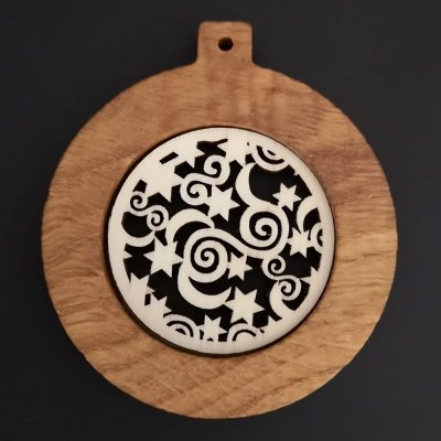 AMADEA Dřevěná ozdoba z masivu s vkladem koule s ornamentem 8 cm – Sleviste.cz