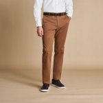 Charles Tyrwhitt Nežehlivé chinos kalhoty Ultimate Non-Iron Chinos Camel – Zboží Dáma