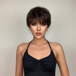 Jane Pixie tmavě hnědá paruka s ofinou – Zboží Dáma