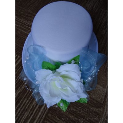 Cylindr bílý - sv. modrá organza a bílá růže – Zboží Dáma