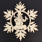 AMADEA Dřevěná ozdoba vločka se sněhulákem 6 cm – Hledejceny.cz