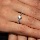 SILVEGO stříbrný originální prsten se zirkony SHZR302