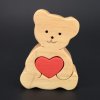 Dřevěná hračka Amadea medvěd se srdcem 6x45x2 cm