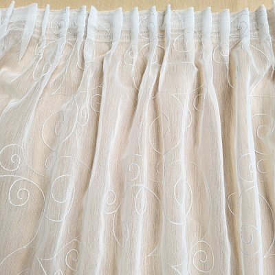 Hotová záclona VYŠÍVANÉ ORNAMENTY bílá 390 x 195 cm – Hledejceny.cz