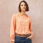 Jednobarevná halenka s volánky meruňková – Hledejceny.cz