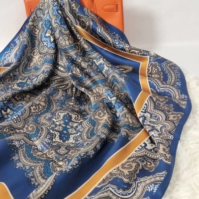 hedvábný šátek Modré ornamenty v dárkovém balení – Zboží Dáma