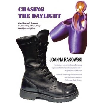 Chasing the Daylight: One Womans Journey to Becoming a U.S. Army Intelligence Officer Rakowski Joanna
