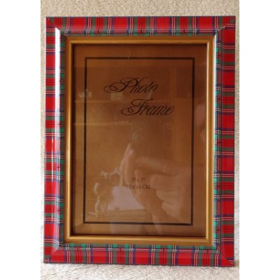 Rámeček MATY 107, plast 13 x 18 cm, potisk skotský kilt, zlaté orámování – Zboží Živě