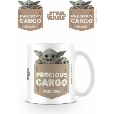 CurePink Bílý keramický hrnek Star Wars Hvězdné války TV seriál The Mandalorian Precious Cargo mladý Yoda 315 ml