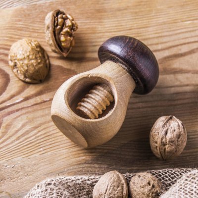 Dřevěný louskáček na ořechy MUSHROOM – HobbyKompas.cz