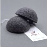Konjac obličejová půlkulatá houbička s bambusovým uhlím černá – Zboží Dáma