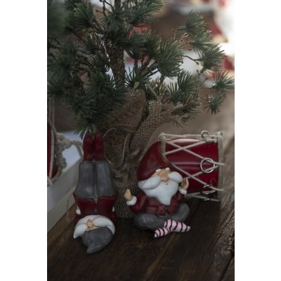 IB Laursen Vánoční figurka Santa's Helper Boy Yoga D červená barva šedá barva pryskyřice