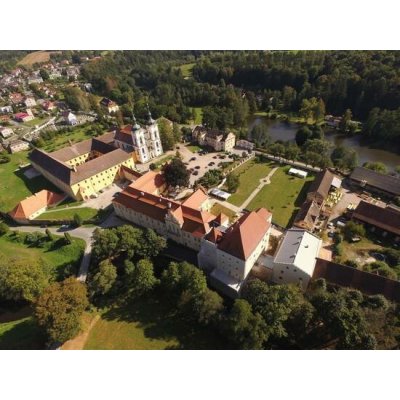 Skvělý pobyt s pivní lázní, degustací piv a polopenzí v hotelu Klášter Želiv pro 2 osoby – Hledejceny.cz