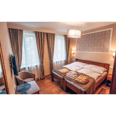 Karlovy Vary u kolonád v Hotelu Star **** se snídaněmi a vstupem do 3 bazénů Thermal a Saunie s 8 druhy saun 3 dny pro 2 osoby – Zboží Mobilmania