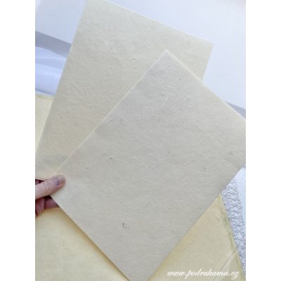 Sapaimport Morušový ruční papír lisovaný - vanilkový Velikost: A4 - 21x29,7 cm – Zboží Dáma