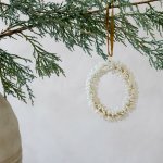 Chic Antique Závěsná dekorace perličkový věneček Cream, krémová barva, kov – Hledejceny.cz