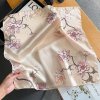 Šátek hedvábný šátek s květy v dárkovém balení