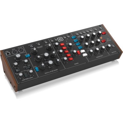 Behringer Model D – Zboží Dáma