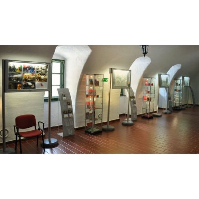 Expoint Výstavní vitrína na zboží 70 x 40 x 190 cm – Zboží Dáma