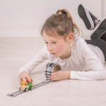 Bigjigs Toys Lepící páska koleje s mašinkou – Zboží Dáma