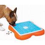 Nina Ottosson Pamlskový hlavolam pro psy Challenge Slider 37,5 x 37,5 x 5 cm Obtížnost 3, oranžovo-modrý – Zboží Dáma