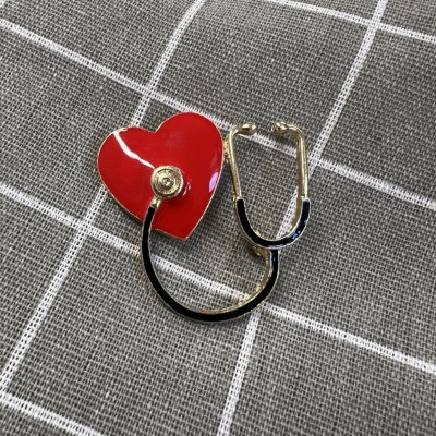 Pinarna Fonendoskop se srdcem Láska k medicíně – Zboží Dáma