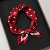 Šátek hedvábný šátek červený s bílými puntíky