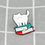 Pinarna Bílá kočička na knížkách – Sleviste.cz