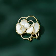 Éternelle Perleťová brož s pravou říční perlou a čirými zirkony květina B2400-XH2231B zlatá