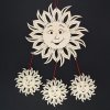 Dekorace Amadea dřevěná dekorace 3D sluníčka k zavěšení výška 70 cm
