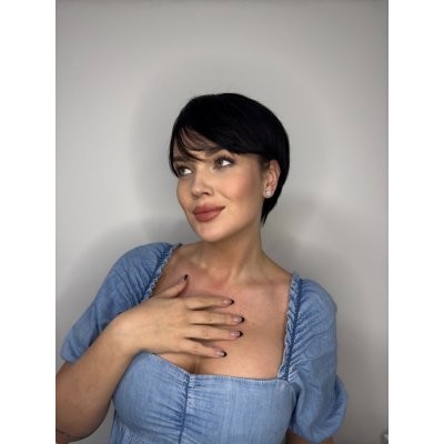 Černá krátká paruka z pravých a umělých vlasů Demi – Zboží Dáma