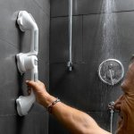Dvojité úhlové bezpečnostní do koupelny Grabbath - InnovaGoods – Zboží Dáma