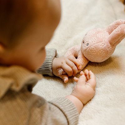 LITTLE DUTCH Chrastítko králíček Miffy Pink Flower – Hledejceny.cz