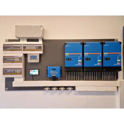 Victron Energy 3 fázový solární set 9,54Wp/h 3x230V AC Lithiová baterie 9,6kWh – Zbozi.Blesk.cz