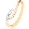 Prsteny Šperky Eshop Prsten v zlatě nepravidelně zahnuté konce ramen čiré zirkony S3GG56.34