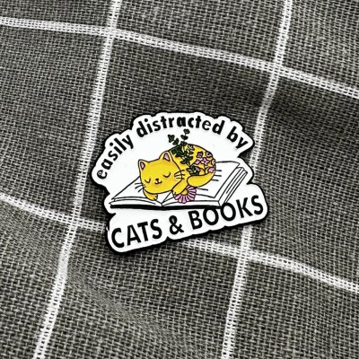 Pinarna Spící kočka na knížce Easily distracted by cats & books Snadno se nechám rozptýlit kočkami & knihami – Zboží Dáma