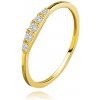 Prsteny Šperky Eshop Prsten ze žlutého zlata linie vyvýšených zirkonů tenká ramena S5GG260.78