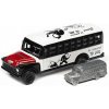 Sběratelský model Johnny Lightning Chevrolet školní autobus 1956 Monopoly + figurka pro hru 1:64