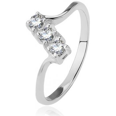 Šperky eshop Stříbrný prsten tři čiré zirkony na šikmém pásu lesklá tenká ramena BB12.14 – Zboží Mobilmania