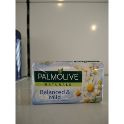 Palmolive Naturals Balanced & Mild toaletní mýdlo Chamomile & Vitamín E 90/100 g – Zboží Mobilmania
